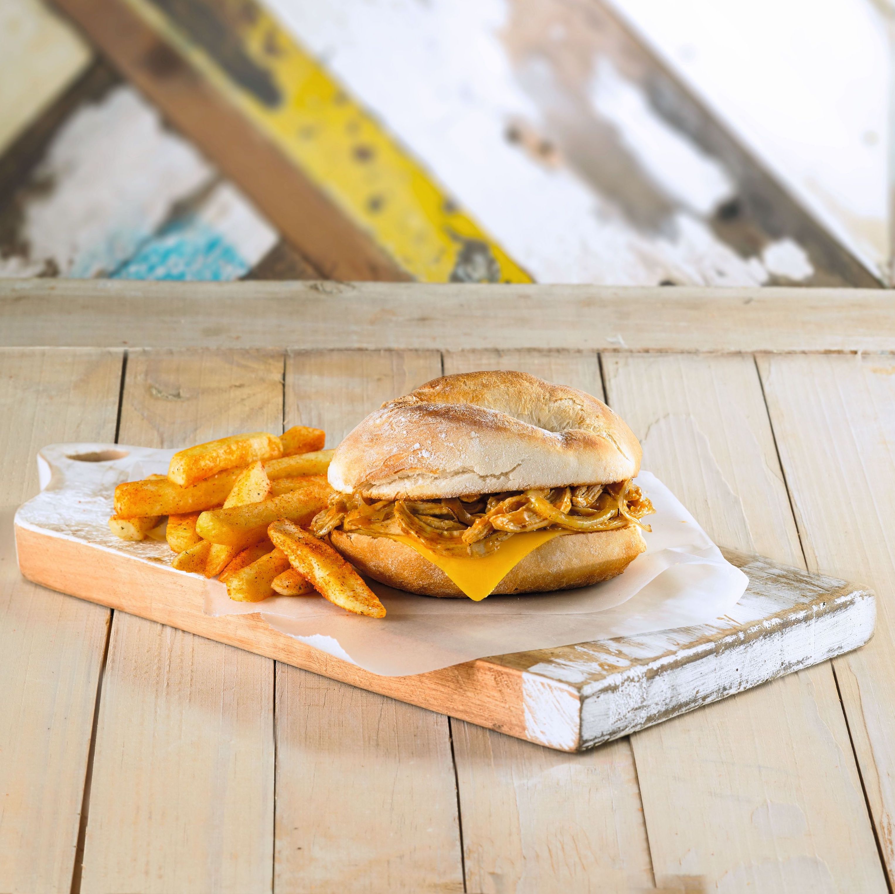 Pulled Chicken Burger & 1 Regular Side